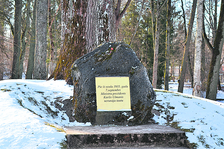 Piemiņas akmens Kārlim Ulmanim.
Autors: Foto: no privātā arhīva