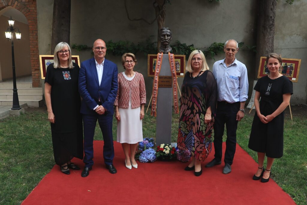 Latvijas vēstniece Gruzijā Edīte Medne (trešā no kreisās) kopā ar pārstāvjiem no Gulbenes novada.
Autors: Foto: Sandra Dikmane