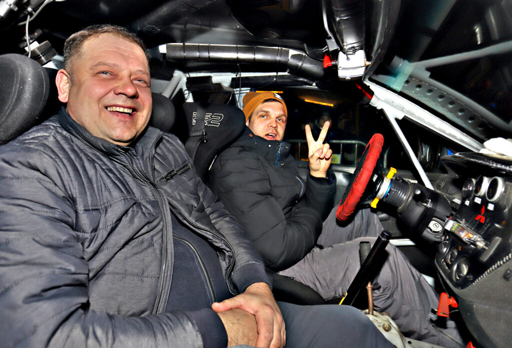 RALLIJA ATKLĀŠANĀ VĒL BEZ STRESA Raitis Ķikusts (no kreisās) un Mārtiņš Ķikusts.
Autors: Foto: Gatis Bogdanovs