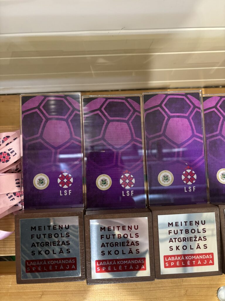 Balvas labākajām spēlētājām.
Autors: Foto: no turnīra arhīva