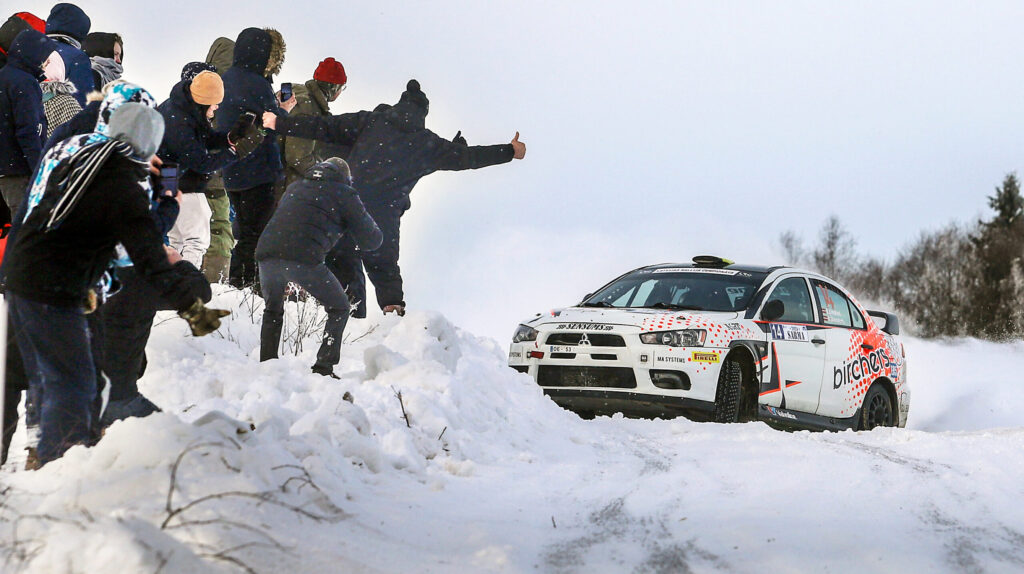 KRISTERU CIMDIŅU/ RENĀRU ŠĶENDERU daudzviet pavadīja vietējie atbalstītāji.
Autors: Foto: Gatis Bogdanovs