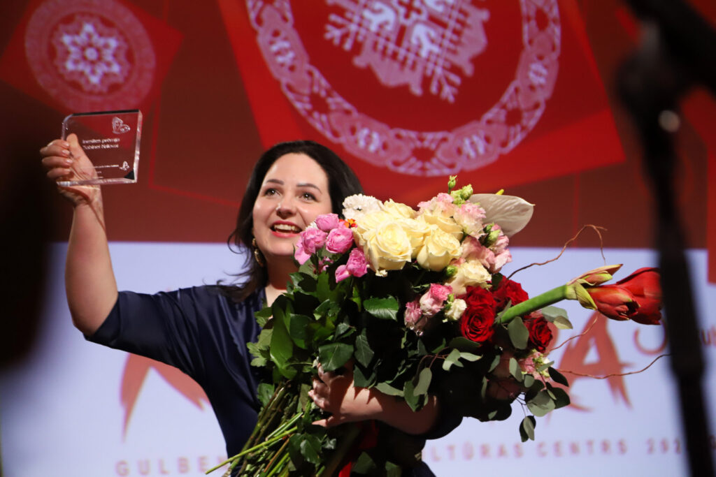 NEVILTOTS prieks par “Inesītes balvu” mūsu novadniecei Sabīnei Krilovai-Šmitei.
Autors: Foto: Gatis Bogdanovs