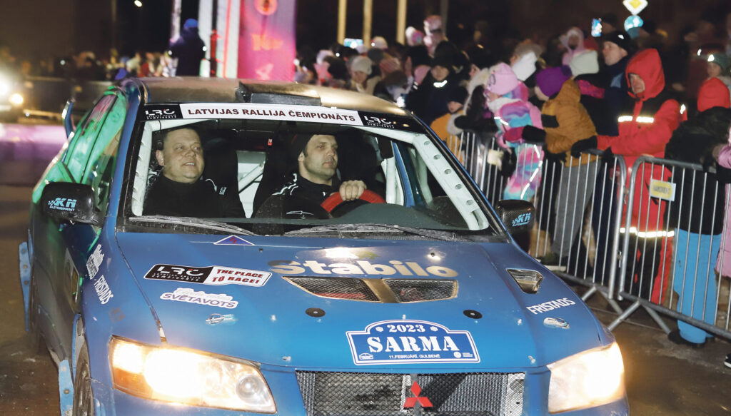 Mārtiņš Ķikusts (no labās) un Raitis Ķikusts šķērsoja starta līniju, bet sasniegt finiša līniju viņiem neizdevās.
Autors: Foto: Gatis Bogdanovs