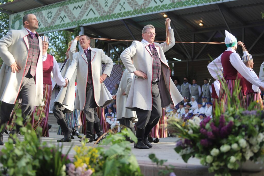 Savu deju prasmi rāda vietējie. Litenes tautas nama vidējās paaudzes deju kolektīvs “Ratenieki”.
Autors: Foto: Gatis Bogdanovs