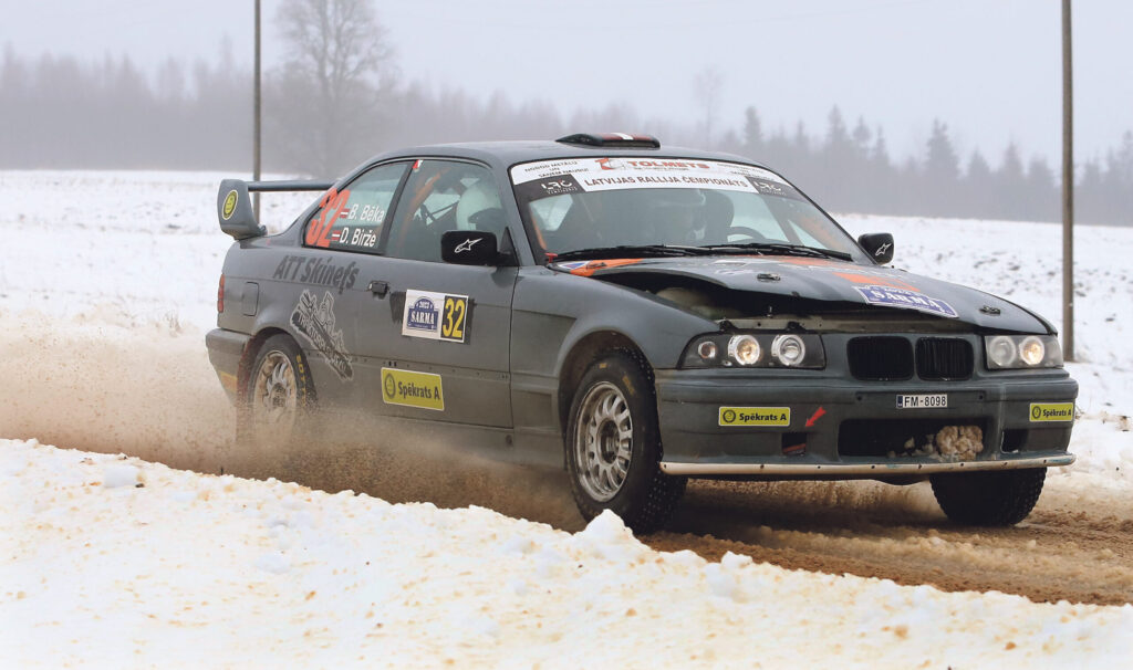 Dāvis Birže un Bruno Bēka ceturto ātrumposmu veica ar nedaudz “paburzītu” auto. 
Autors: Foto: Gatis Bogdanovs