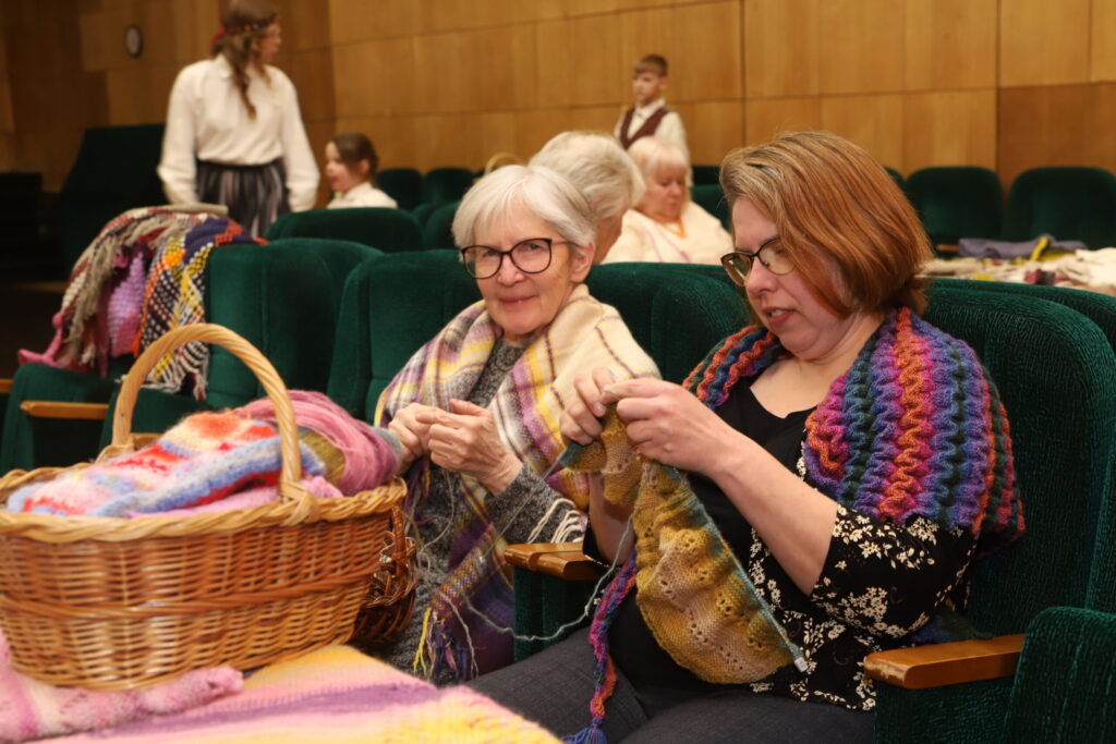 Zaigai Apinītei kārtējais darbs tikai sākuma stadijā, bet Gundegai Ozoliņai jau iet uz beigām. 
Autors: Foto: Gatis Bogdanovs