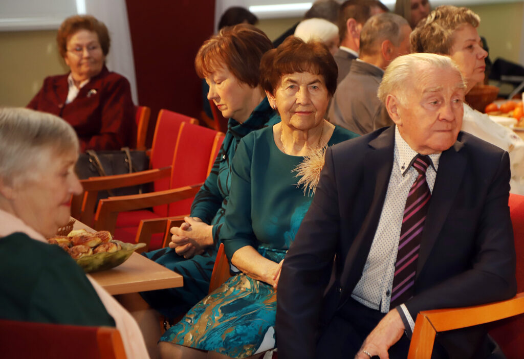 JOPROJĀM sadzīviski aktīvi un darboties griboši ir gulbenieši Sīmanis un Antoņina Homčenko.
Autors: FOTO: GATIS BOGDANOVS