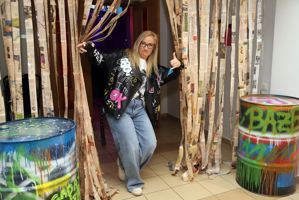 GULBENES novada jauniešu centra “Bāze” vadītājai Valērijai Stībelei tika teikts paldies par “Gada atsitiena” tradīcijas turpināšanu.
Autors: Foto: Gatis Bogdanovs