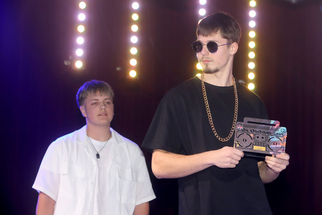 BALVU nominācijā “Gada talants” saņēma Kristers Zāģeris. Nominēts bija arī Darens Skarnelis.
Autors: Foto: Gatis Bogdanovs