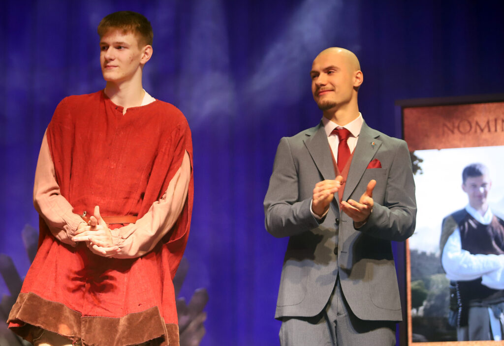 BALVA visgaidītākajā nominācijā “Gada jaunietis” tika piešķirta Dāvim Stradiņam (no kreisās), savukārt “Gada paraugs jauniešiem” ir Rolands Blūms.
Autors: Foto: Gatis Bogdanovs