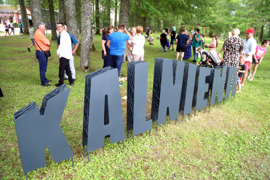 "Gada iniciatīva". Stāmerienas pagasta kalnēnieši savus svētkus jūlijā sarīkoja lielākoties pašu spēkiem, par to parūpējās Kalnienas biedrība “Kapo” un vietējie iedzīvotāji.
Autors: Foto: no "Dzirksteles" arhīva