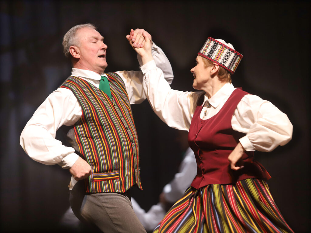 “VĒRDIŅA” pāris, kas visu mūžu ir mīlējis deju – Sarmīte un Aigars Sukuri.
Autors: Foto: Gatis Bogdanovs