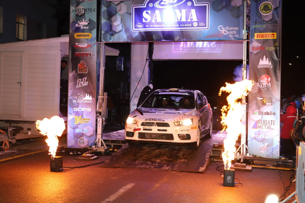 VECMEISTARU GATI CIMDIŅU uz veterānu godināšanu bija atvedis dēls Kristers, kurš nu iet tēva pēdās.
Autors: Foto: Gatis Bogdanovs