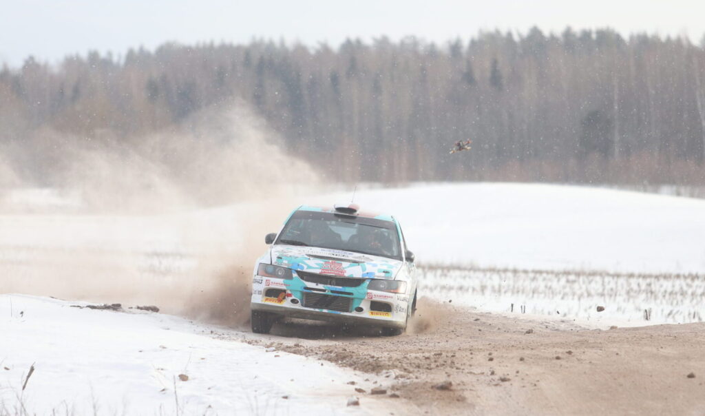 PAR “SARMAS 2025” uzvarētājiem šogad kļuva Emīls Blūms/ Didzis Eglītis, kuri parūpējās par to, lai pēc 15 gadu pārtraukuma kauss paliek tepat Latvijā.
Autors: Foto: Gatis Bogdanovs