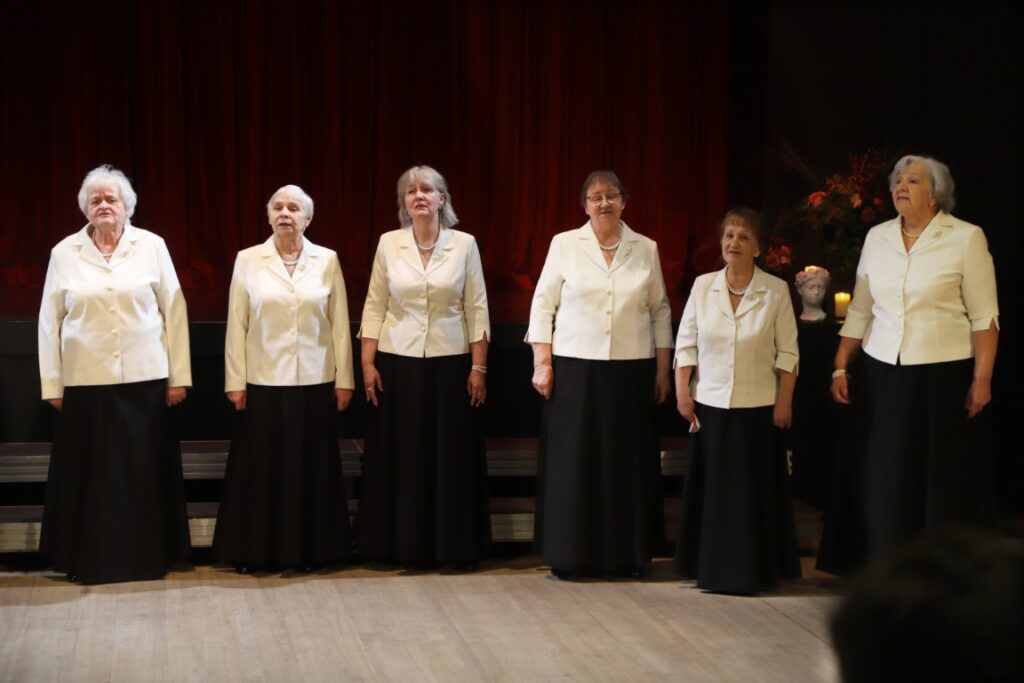 STRADU pagasta senioru sieviešu vokālais ansamblis “Baltābele”.