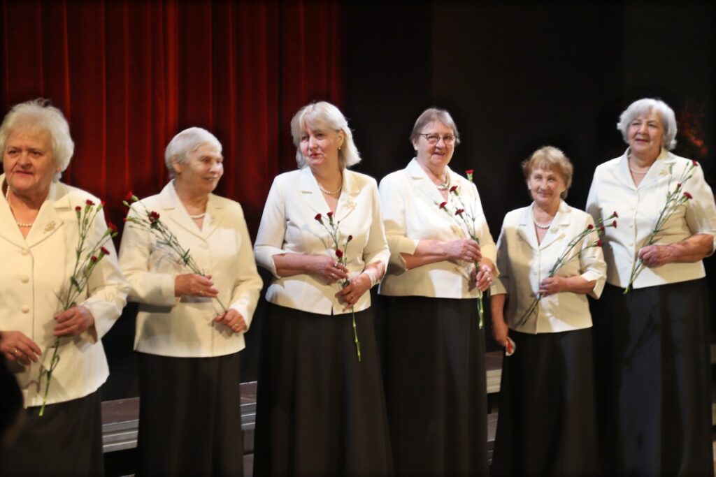STRADU pagasta senioru sieviešu vokālais ansamblis “Baltābele”.