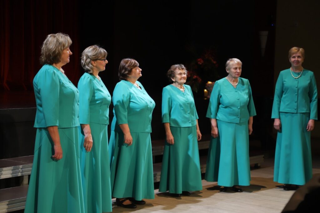 LEJASCIEMA kultūras nama senioru sieviešu vokālais ansamblis “Satekas”.