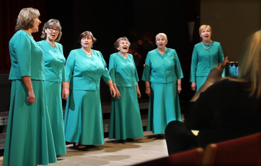 LEJASCIEMA kultūras nama senioru sieviešu vokālais ansamblis “Satekas”.