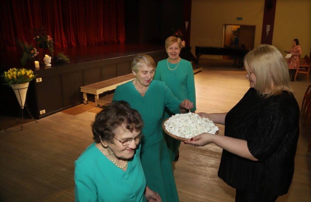 LEJASCIEMA kultūras nama senioru sieviešu vokālais ansamblis “Satekas”.