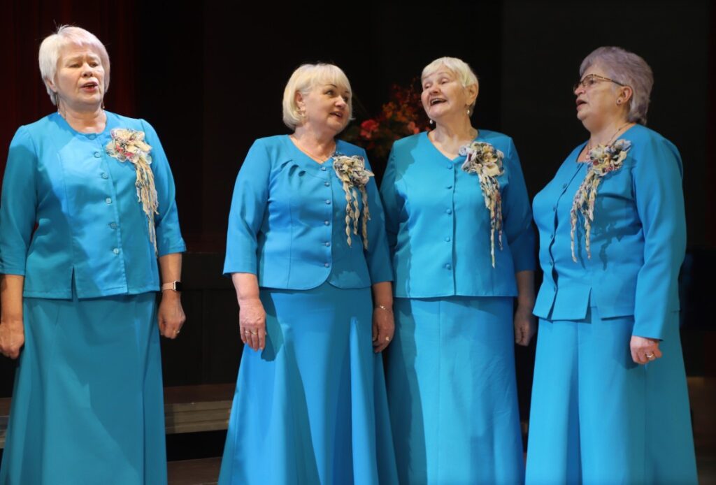 Gulbenes senioru sieviešu vokālais ansamblis “Dzīvotprieks”.