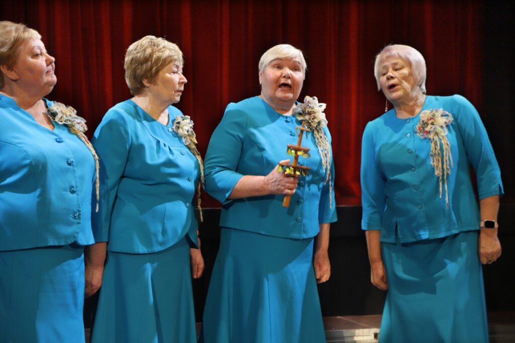 Gulbenes senioru sieviešu vokālais ansamblis “Dzīvotprieks”.