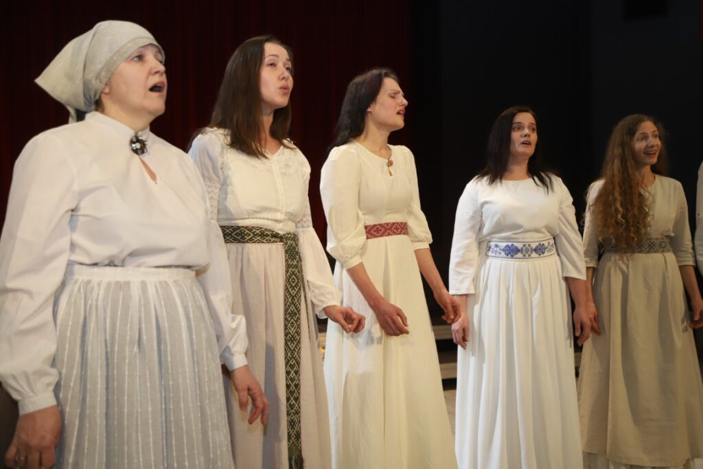 DRUVIENAS kultūras nama jauktais vokālais ansamblis “Vizums”.