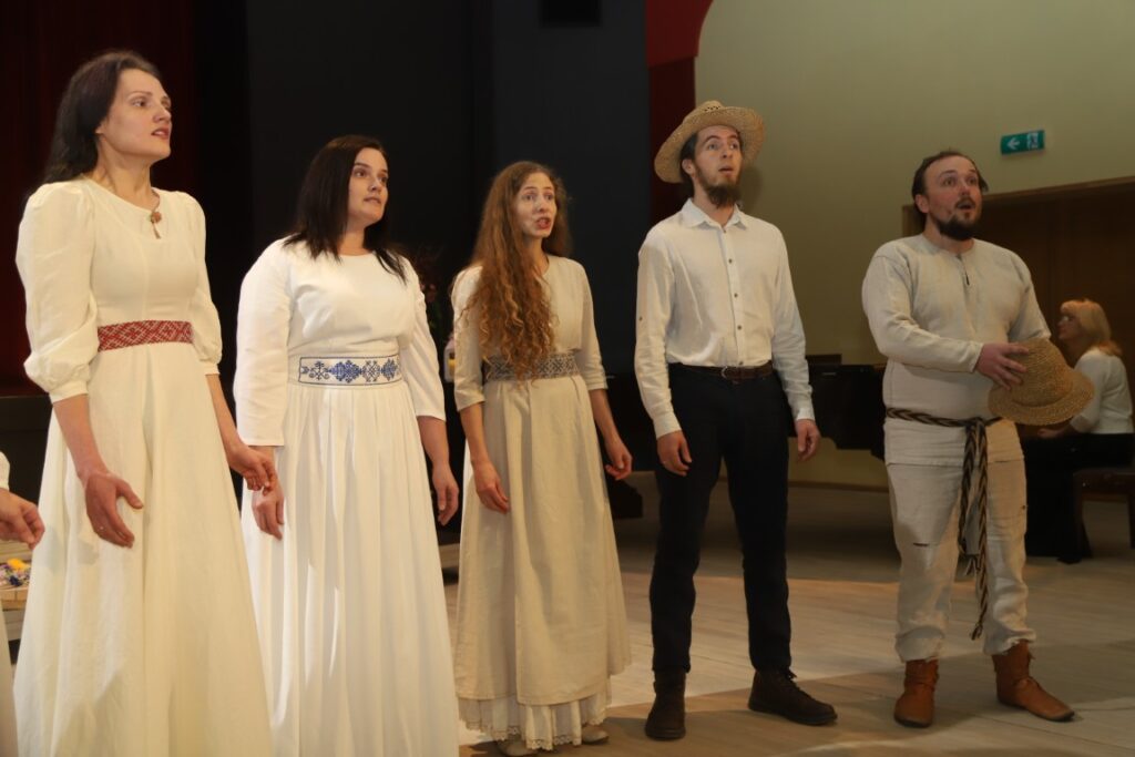 DRUVIENAS kultūras nama jauktais vokālais ansamblis “Vizums”.