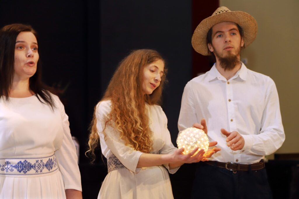 DRUVIENAS kultūras nama jauktais vokālais ansamblis “Vizums”.