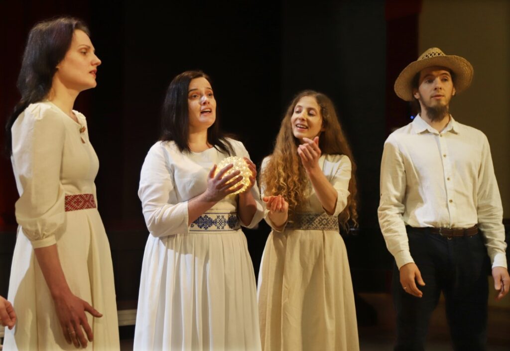 DRUVIENAS kultūras nama jauktais vokālais ansamblis “Vizums”.