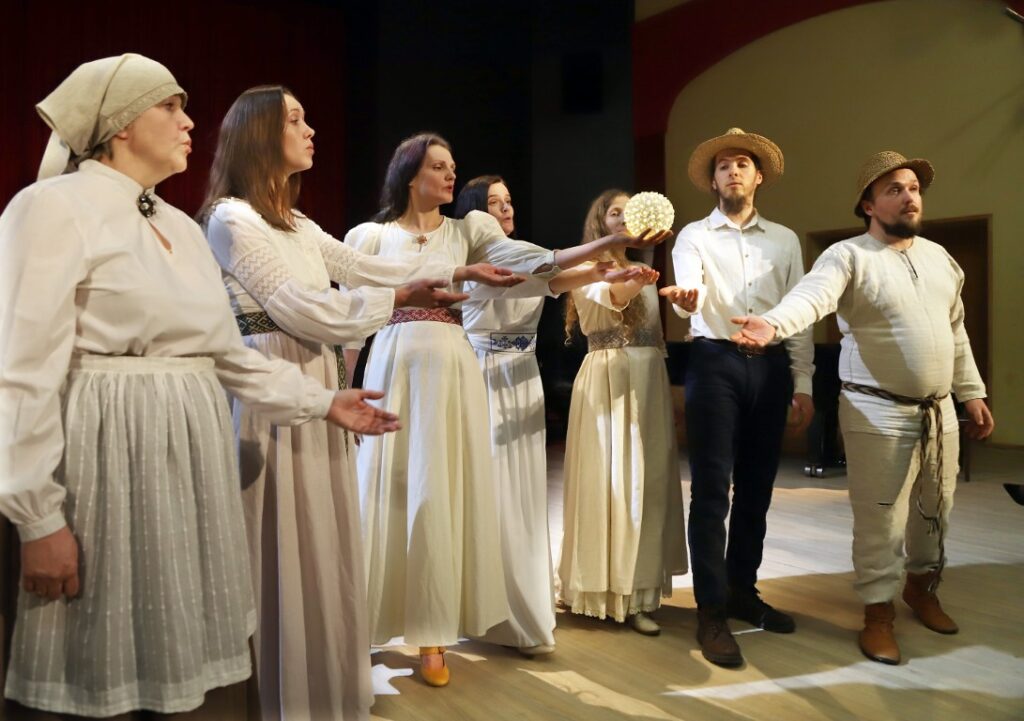 DRUVIENAS kultūras nama jauktais vokālais ansamblis “Vizums”.