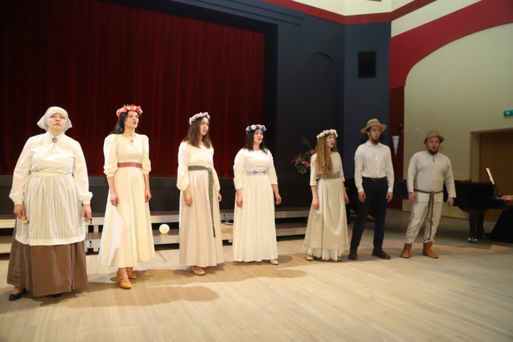 DRUVIENAS kultūras nama jauktais vokālais ansamblis “Vizums”.