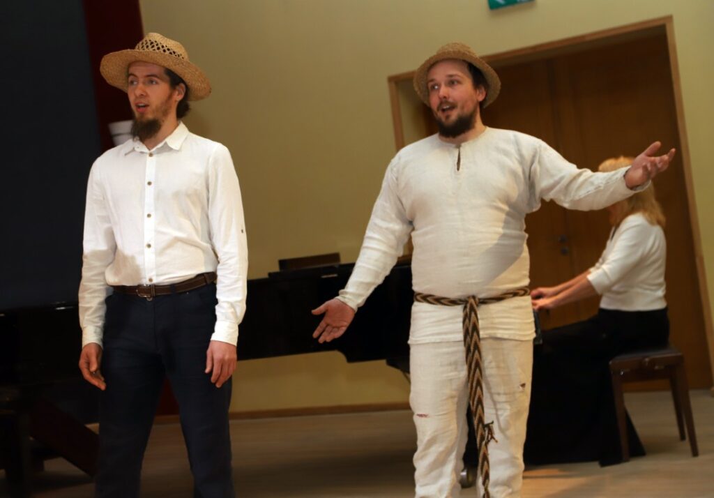 DRUVIENAS kultūras nama jauktais vokālais ansamblis “Vizums”.