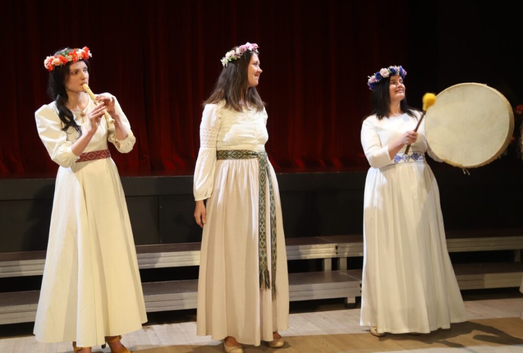 DRUVIENAS kultūras nama jauktais vokālais ansamblis “Vizums”.