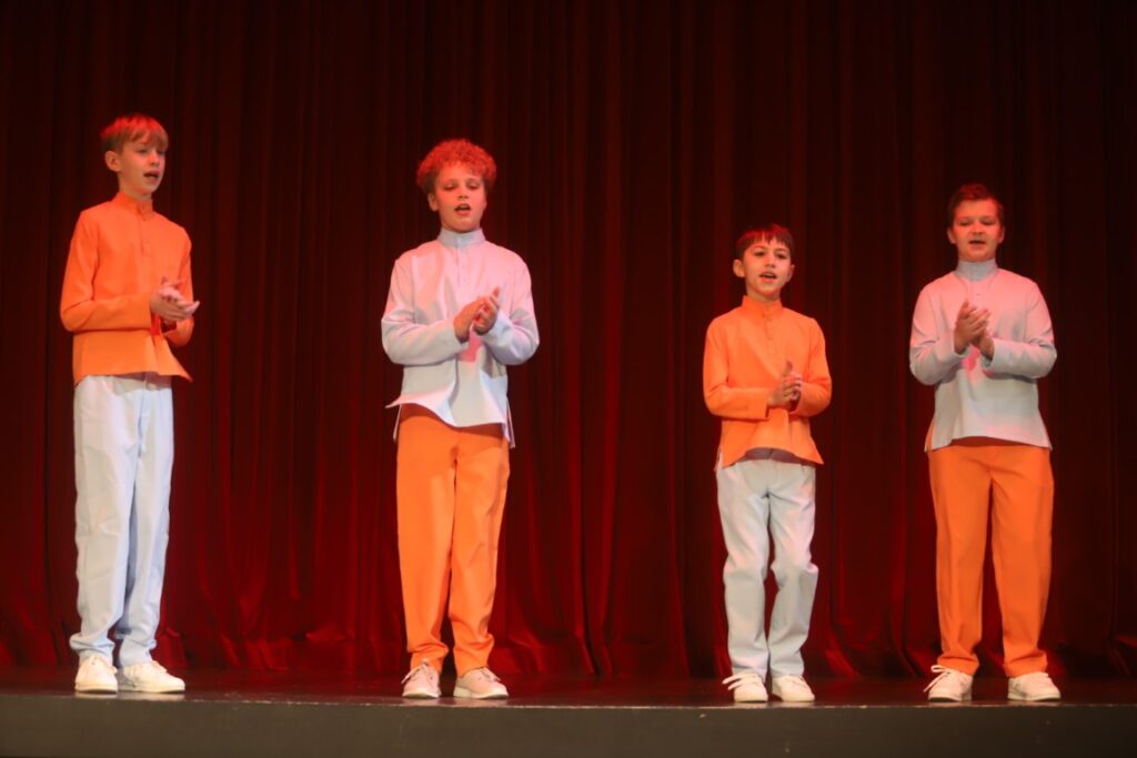 STRADU pagasta puišu vokālais ansamblis “Žiperi”.