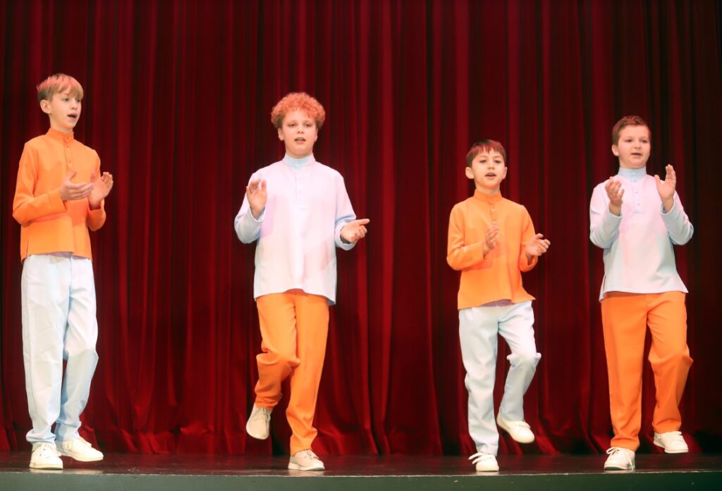 STRADU pagasta puišu vokālais ansamblis “Žiperi”.