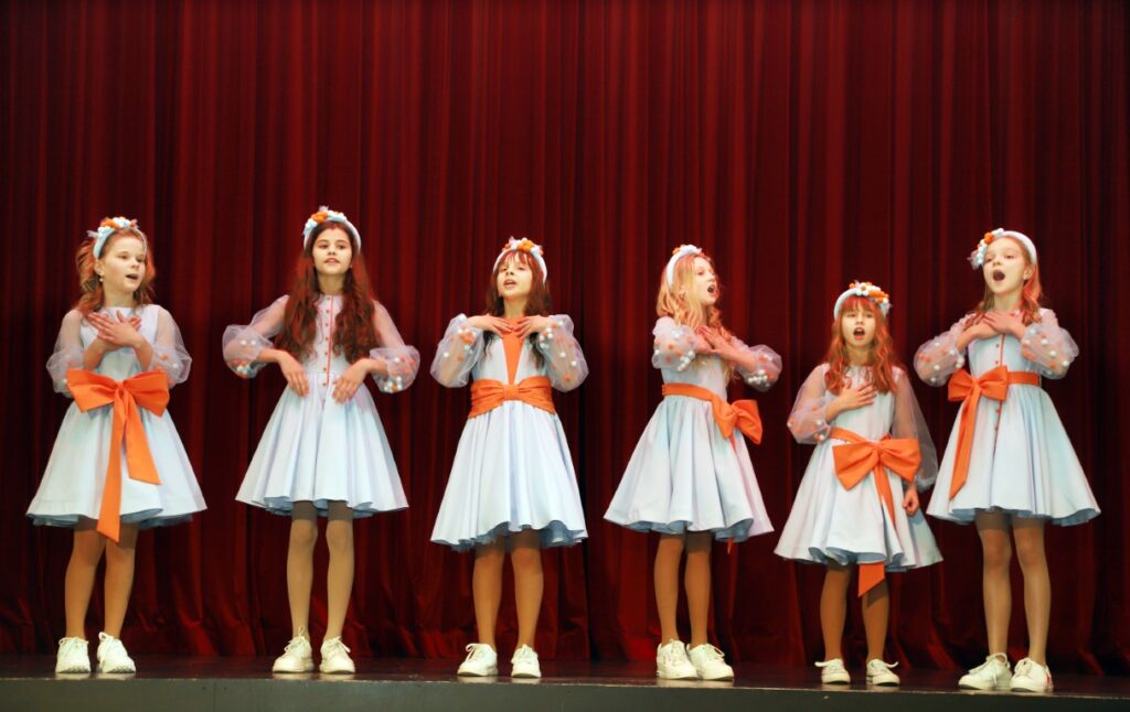 STRADU pagasta meiteņu vokālais ansamblis “AmArillis”.