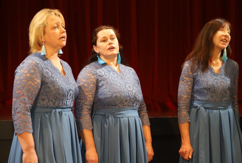 DRUVIENAS kultūras nama sieviešu vokālais ansamblis.