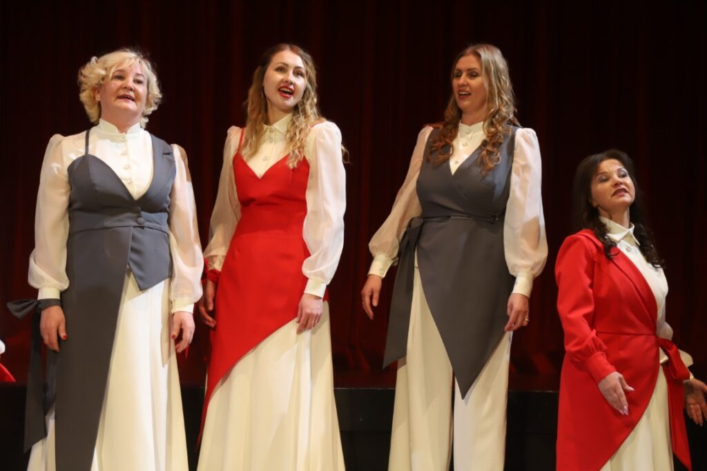 STRADU pagasta sieviešu vokālais ansamblis “Pieskāriens”.