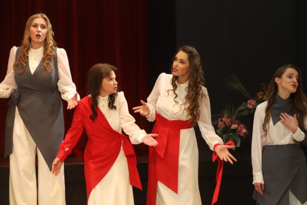 STRADU pagasta sieviešu vokālais ansamblis “Pieskāriens”.