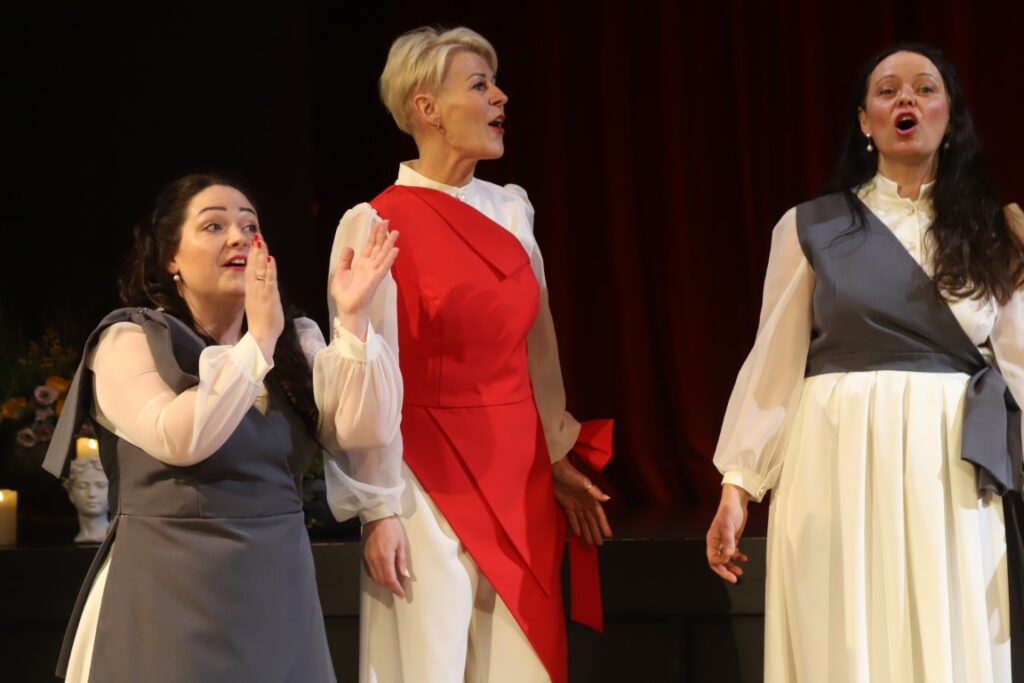 STRADU pagasta sieviešu vokālais ansamblis “Pieskāriens”.