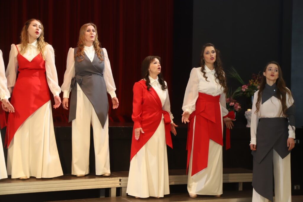 STRADU pagasta sieviešu vokālais ansamblis “Pieskāriens”.