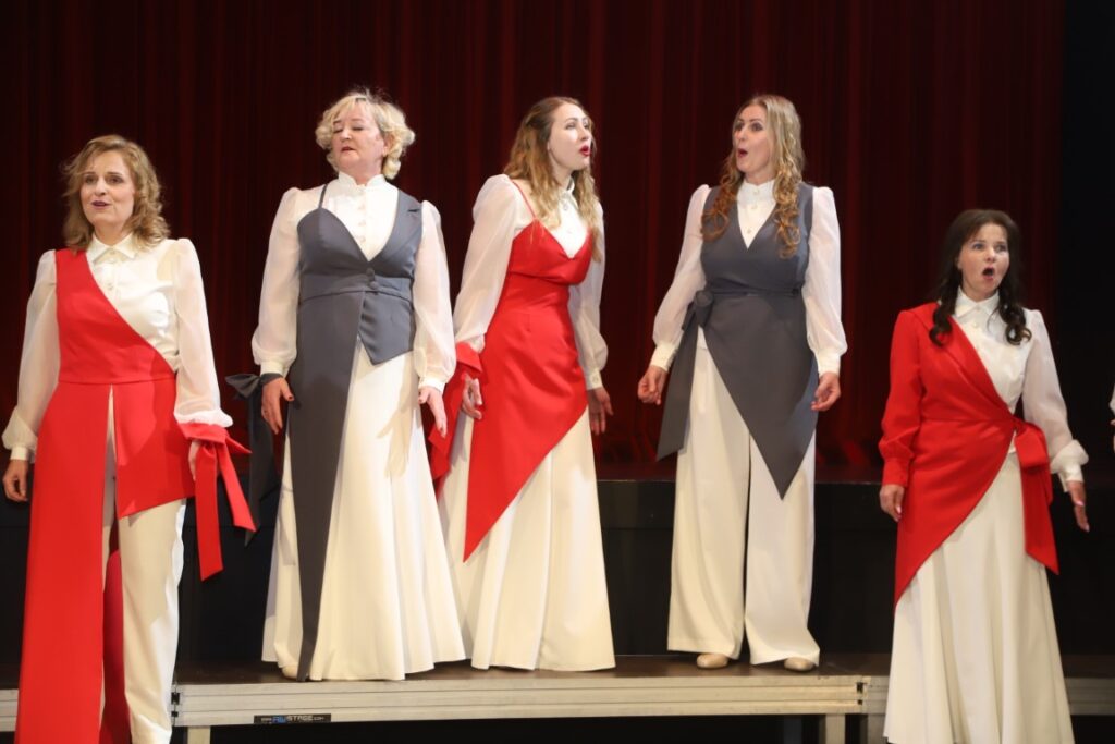 STRADU pagasta sieviešu vokālais ansamblis “Pieskāriens”.