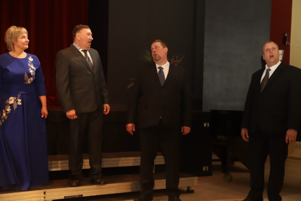 GALGAUSKAS kultūras nama jauktais vokālais ansamblis “Veišu muzikanti”.