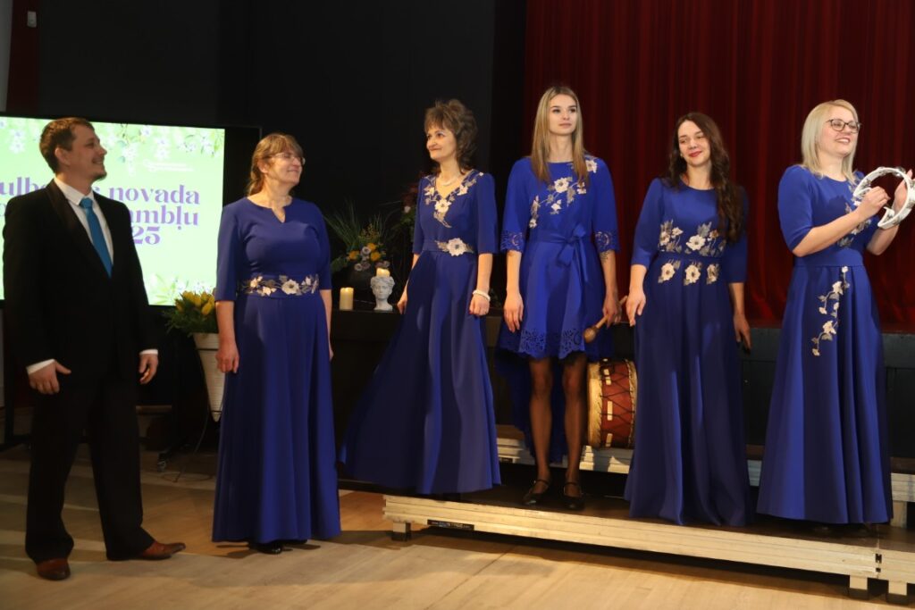 GALGAUSKAS kultūras nama jauktais vokālais ansamblis “Veišu muzikanti”.