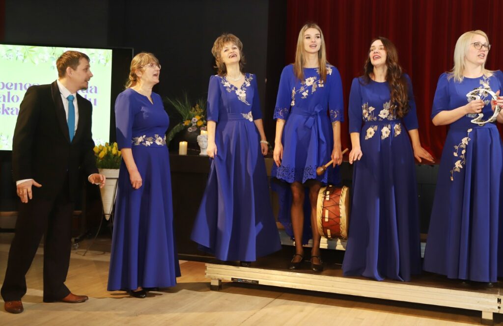 GALGAUSKAS kultūras nama jauktais vokālais ansamblis “Veišu muzikanti”.