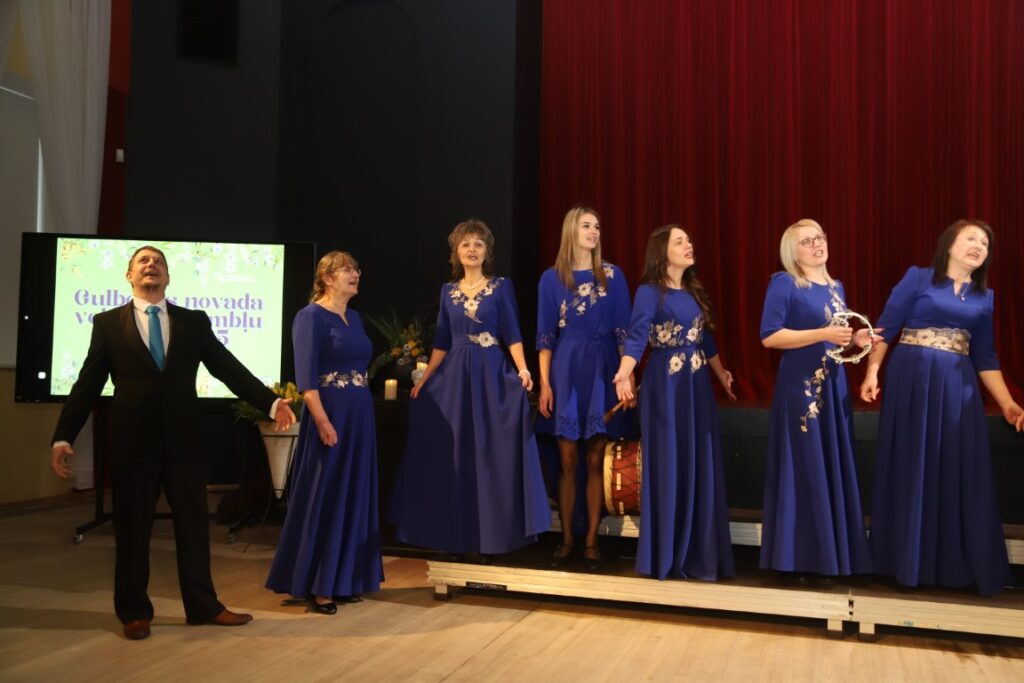 GALGAUSKAS kultūras nama jauktais vokālais ansamblis “Veišu muzikanti”.