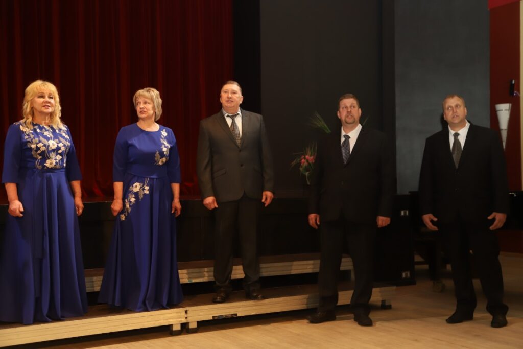 GALGAUSKAS kultūras nama jauktais vokālais ansamblis “Veišu muzikanti”.