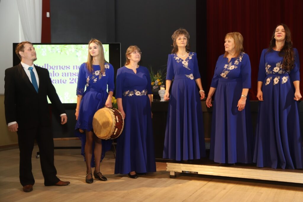 GALGAUSKAS kultūras nama jauktais vokālais ansamblis “Veišu muzikanti”.