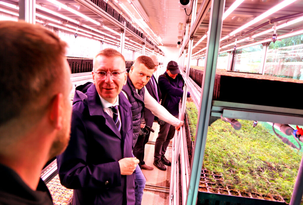 VALSTS PREZIDENTS tika iepazīstināts ar stādu audzēšanas procesu.
Autors: Foto: Gatis Bogdanovs