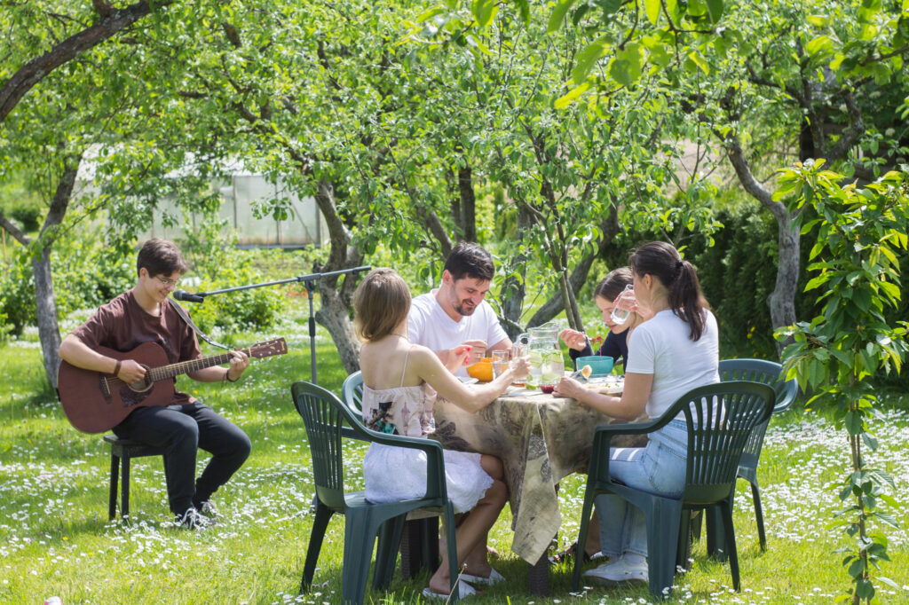 "Jasmīni un dilles".